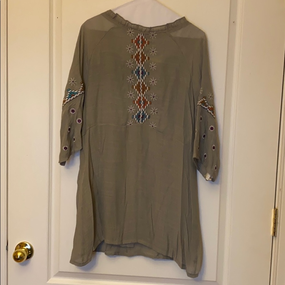 Top - Picture 2 of 2